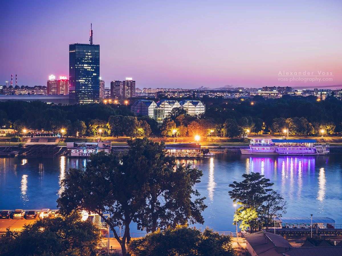 Belgrad – Skyline zur Blauen Stunde
